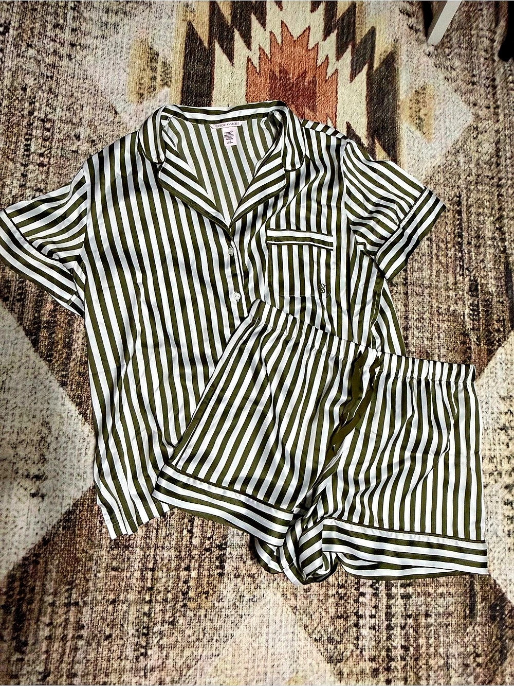 Victoria's Secret Signature Satin Short Pajama Set Green & White Large